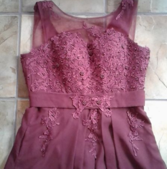 Formal dress - Picture 2 of 3